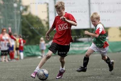 Gdansk Zaspa. Pilkarski turniej dzikich druzyn Do przerwy...