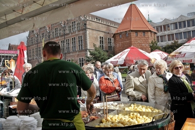 XI Gdanskie Swieto Pieroga na Targu Weglowym.
30.09.2012
fot....