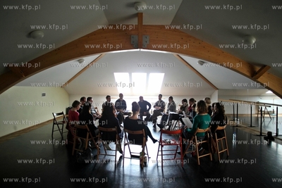 Sopocka Scena off de Bicz. Warsztaty spiewacze z Adamem...