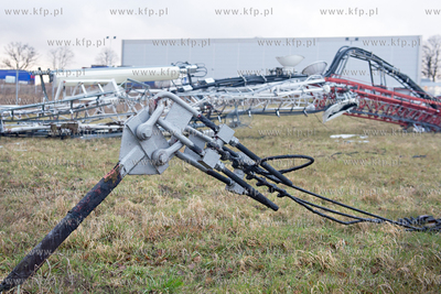 Z powodu silnych podmuchow wiatru runal  60-metrowy...