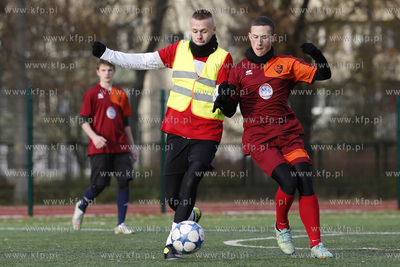 Gdansk Zaspa. Pilkarski turniej dzikich druzyn Do przerwy...