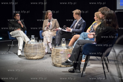 Spotkanie "Wojna obok nas. Historie odwagi, krzywdy,...