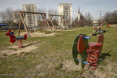 Gdansk. Suchanino. Pusty plac zabaw podcza stanu epidemiologicznego...