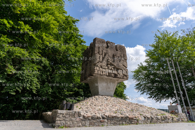 Złota Góra na Kaszubach. Pomnik Bohaterów Ruchu...