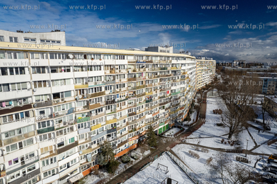 Gdańsk, Przymorze. Falowiec przy ul. Obrońców Wybrzeża....