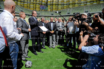 Gdansk. PGE Arena. Uroczyste wreczenie pozwolenia na...