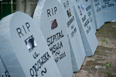 Gdansk. Wejscie do budynku Szpitala MSWiA. Manifestacja...