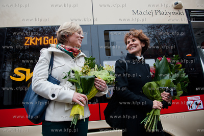 Gdansk. Przystanek tramwajowy przy ul. Dlugie Ogrody....