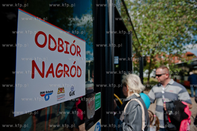 Gdansk. Petla tramwajowa w Jelitkowie. Majowka z tramwajem....