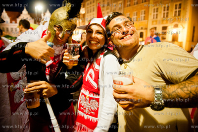 Gdansk. Dlugi Targ. Sympatycy Polskiej reprezentacji...