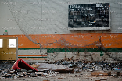 Gdansk. Rozbiorka hali sportowej nalzacej do klubu...