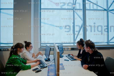 Gdynia. Uroczyste otwarcie nowych obiektow
Pomorskiego...