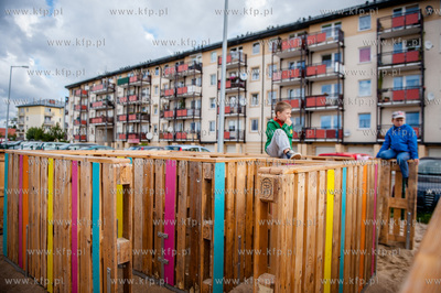 Gdansk. Ujescisko. Nowo powstaly Ekologiczny plac zabaw...