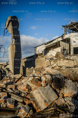 Gdansk. Tereny bylej Stoczni Gdansk. Wyburzenie budynku...