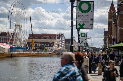 Gdansk. Montaz kola widokowego na Wyspie Spichrzow.
18.05.2015
fot....