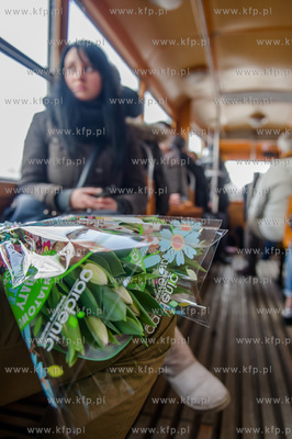 Gdansk. Dzien kobiet w zabytkowym tramwaju 105 N z...