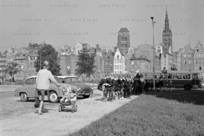 Uczniowie szkoły podstawowej nr 67 w gdańsku ida...