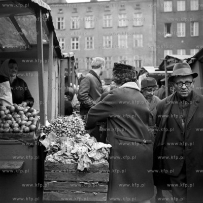 Rynek przy Hali Targowej w Gdańsku. 
04.1971
0000239z_kwiecien1971
Fot....