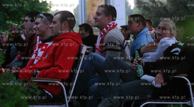 Kibice na ulicach i w pubach Gdyni przed i podczas...