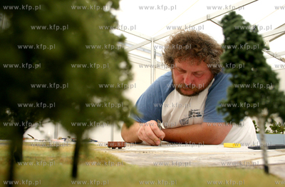 "Swiat Modelarstwa - targi, wystawa, gielda" to jedna...