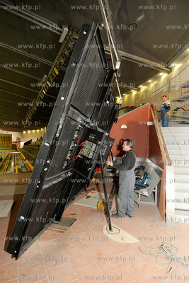 Trwaja prace wykonczeniowe Hali Sportowo - Widowiskowej...