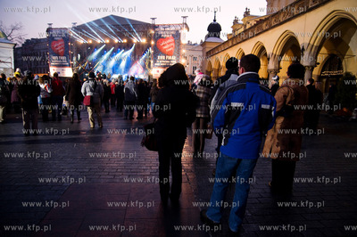 WOSP, Krakow. Scena muzyczna na Rynku Glownym. 11.01.2009...