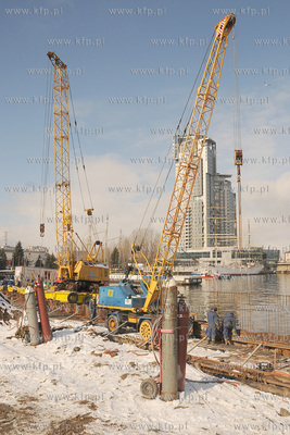 Gdynia. Remont nabrzeza przy Molo Poludniowym (dawny...