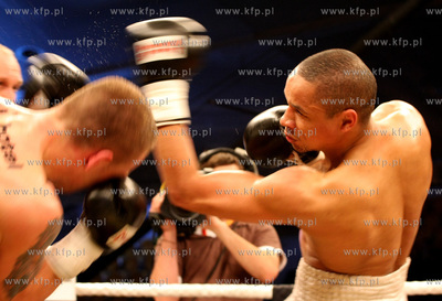 Gdynia, Gala boksu zawodowego. Nz. Walka Damian Jonak...