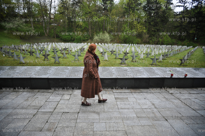Cmentarz zolnierzy Armii Radzieckiej w Gdansku po uroczystosciach...