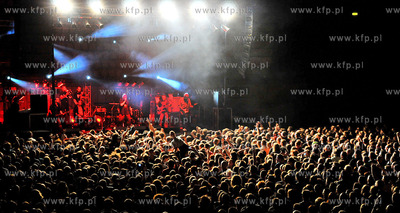 Kilka tysiecy fanow zgromadzil koncert zespolu KULT...