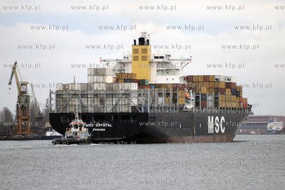 W Baltyckim Terminalu Kontenerowym (BCT) rozladowywany...