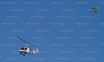 Sloneczna letnia pogoda sprzyjala wypoczynkowi na plazy...