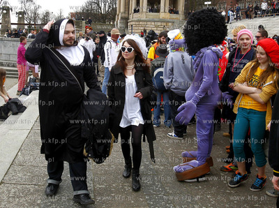 Przed Muzeum Narodowym w Szczecinie, na Wałach Chrobrego...