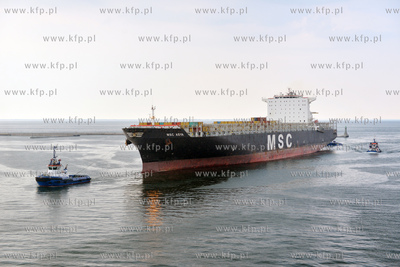 Do gdynskiego portu wplyna kontenerowiec MSC Asya -...