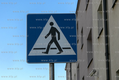 Znak D- 6 informujący o przejściu dla pieszych. 22.04.2019...
