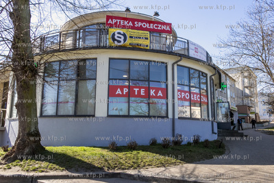 Apteka Społeczna przy ulicy Wojska Polskiego w Pruszczu...