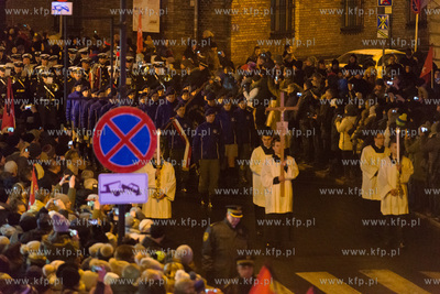 Gdańsk. Przemarsz konduktu żałobnego z trumną zamordowanego...