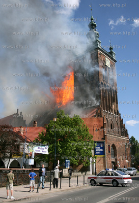 Pozar zabytkowego kosciola sw Katarzyny w Gdansku.

22.05.2006

Fot....