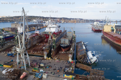 W Stoczni Nauta w Gdyni doszło do wypadku. Przewrócił...