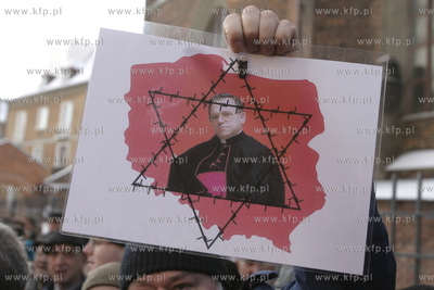 Wiec obroncow ks. pralata Henryka Jankowskiego przed...