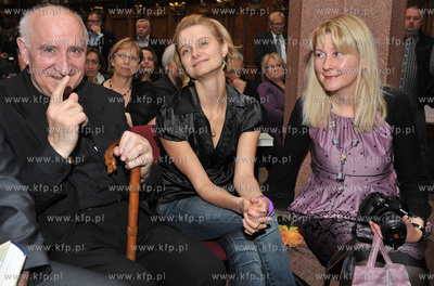 Promocja ksiazki Danuta Walesa marzenia i tajemnice....