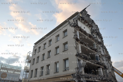 Wyburzanie dawnego Domu Towarowego PDT a obecnie Galerii...