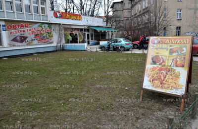 Gdansk, Wrzeszcz. Znany Bar Zulawski przy biurowcu...