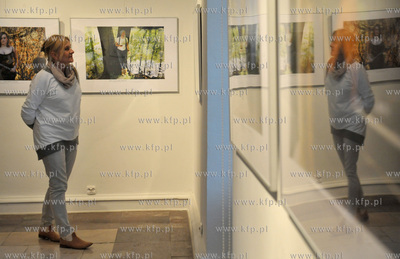 Wystawa fotografii Magdaleny Morawskiej  "Swieci, a...