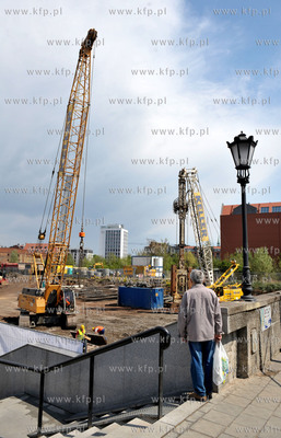 Gdansk. Wyspa Spichrzow. Uroczystosc wmurowania kamienia...