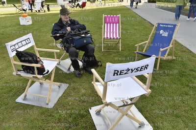 41. Festiwal Filmowy w Gdyni. Nz. odpoczywający dzwiękowiec...