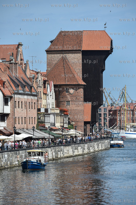 Gdańsk. Motława i Długie Pobrzeżę oraz Żuraw...