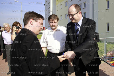 Uroczyste przekazanie do użytku 125 mieszkań wybudowanych...