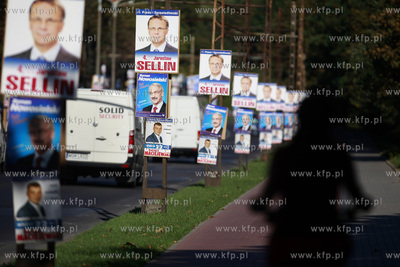 Gdynia. Wybory do sejmu i senatu. Nz. plakaty wyborcze...