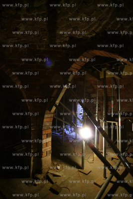 Gdansk. Unikatowa Piwnica Romańska - najstarsze wnętrze...